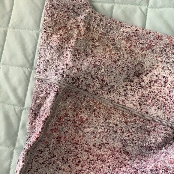 Size 4 - lululemon leggings - luxtreme fabric - 25" - Picture 2 of 3